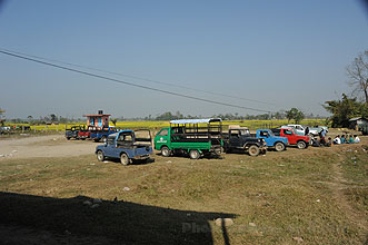 Chitwan 2011 18 busparkplatz y220