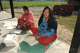 Chitwan 2011 22 Elefantendungpapier y220