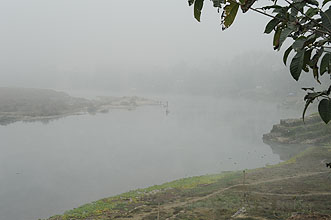 Chitwan 2011 79 Nebel am fluss y220