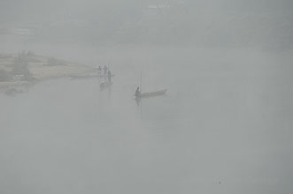 Chitwan 2011 81 Nebel am fluss y220
