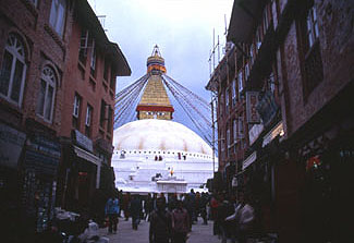 Kathmandu Bodnath 04 eingang  P 0350