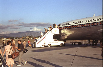 G�nther Gl�ckner 1978 N34  Kathmandu Airport _bearbeitet-1 s340