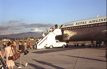 Günther Glöckner 1978 N34  Kathmandu Airport _bearbeitet-1 s340