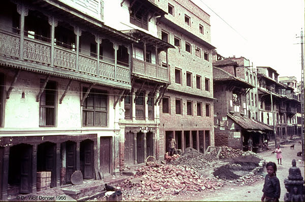 Wolf Donner NEP 053 Neubauten ersetzten die Tradition Kathmandu 1966x0600