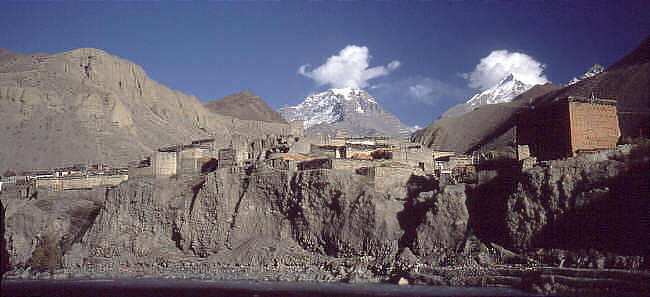 Kagbeni mit dem Thorong la im hintergrund