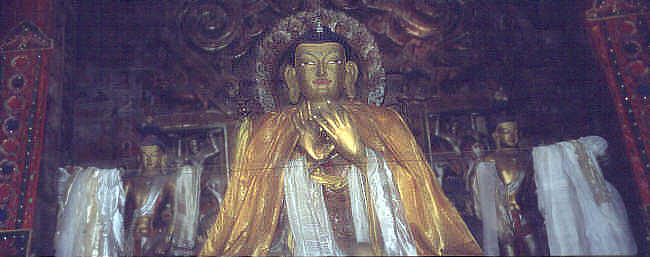 Der vergoldete Buddha im Kloster Bragga