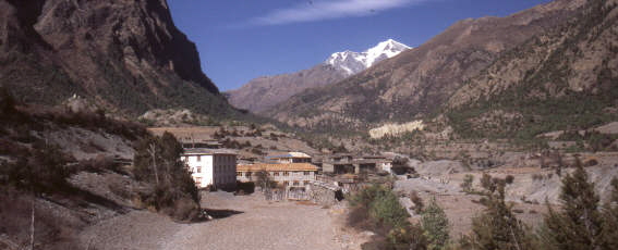 Trekking in Nepal: Das obere Manang -Tal mit Lower Pisang