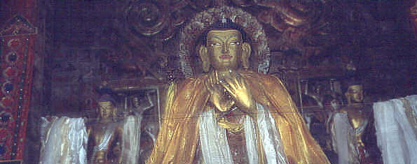 Der vergoldete Buddha im Kloster Bragga